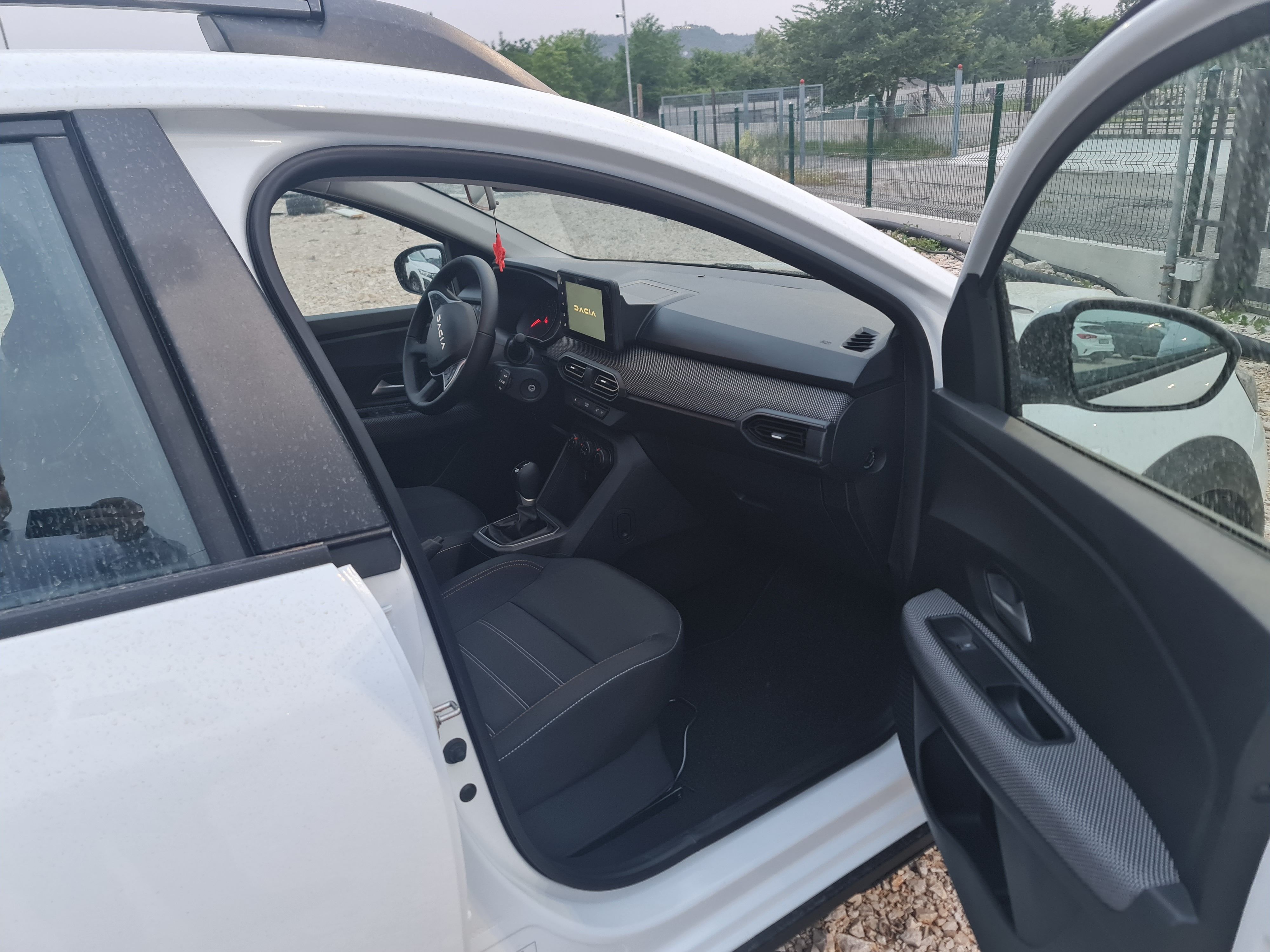 Dacia Sandero Stepway - side view