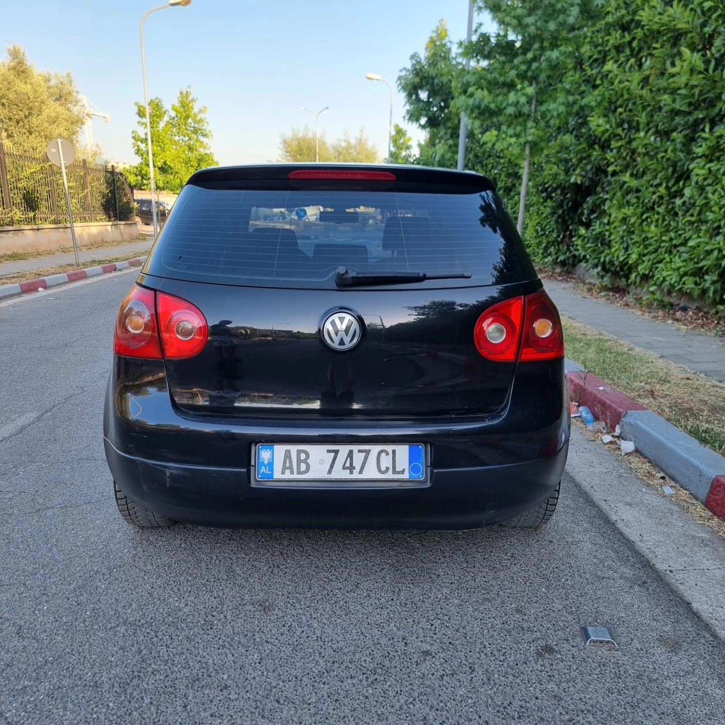 Volkswagen Golf - side view