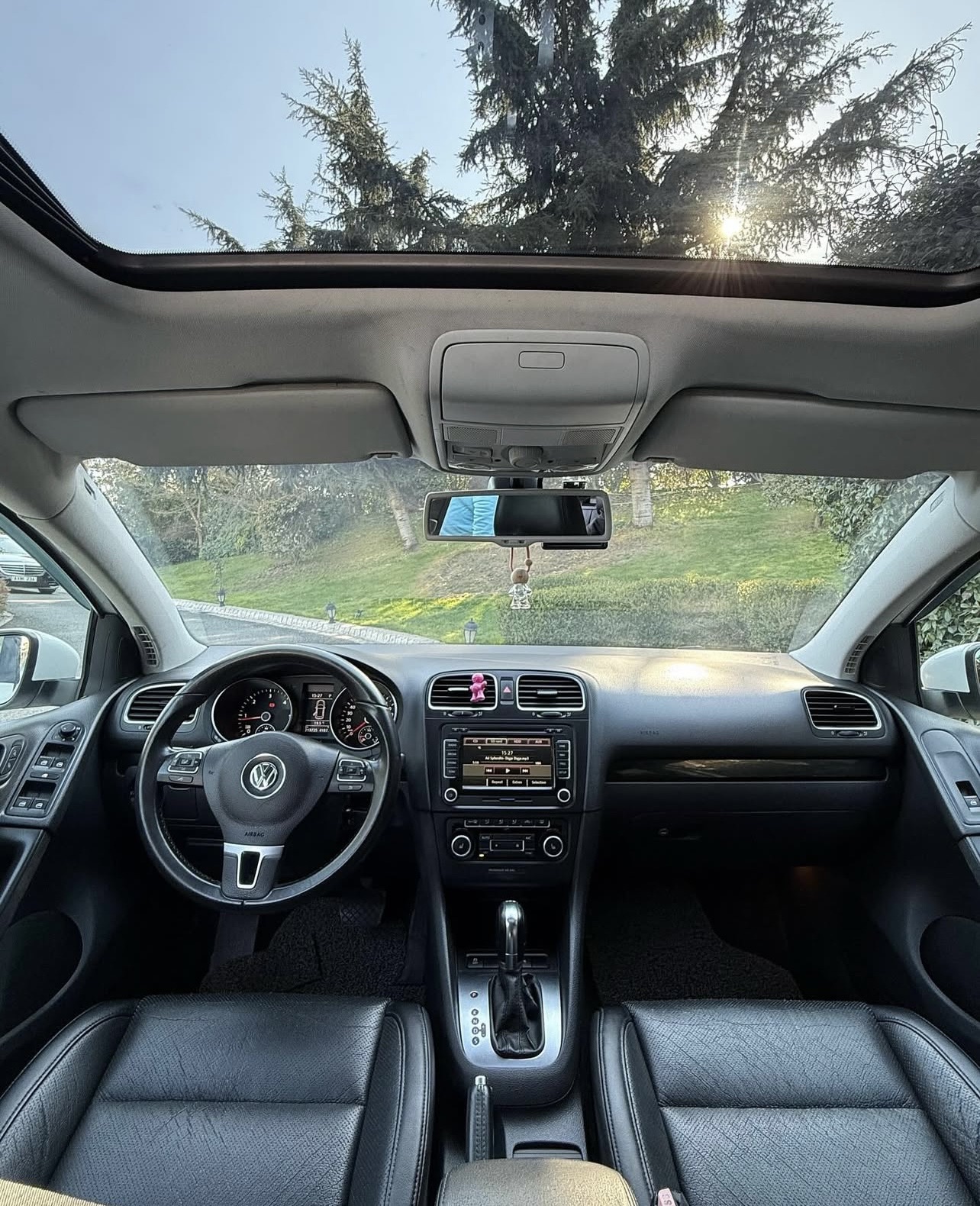 Volkswagen Golf - side view