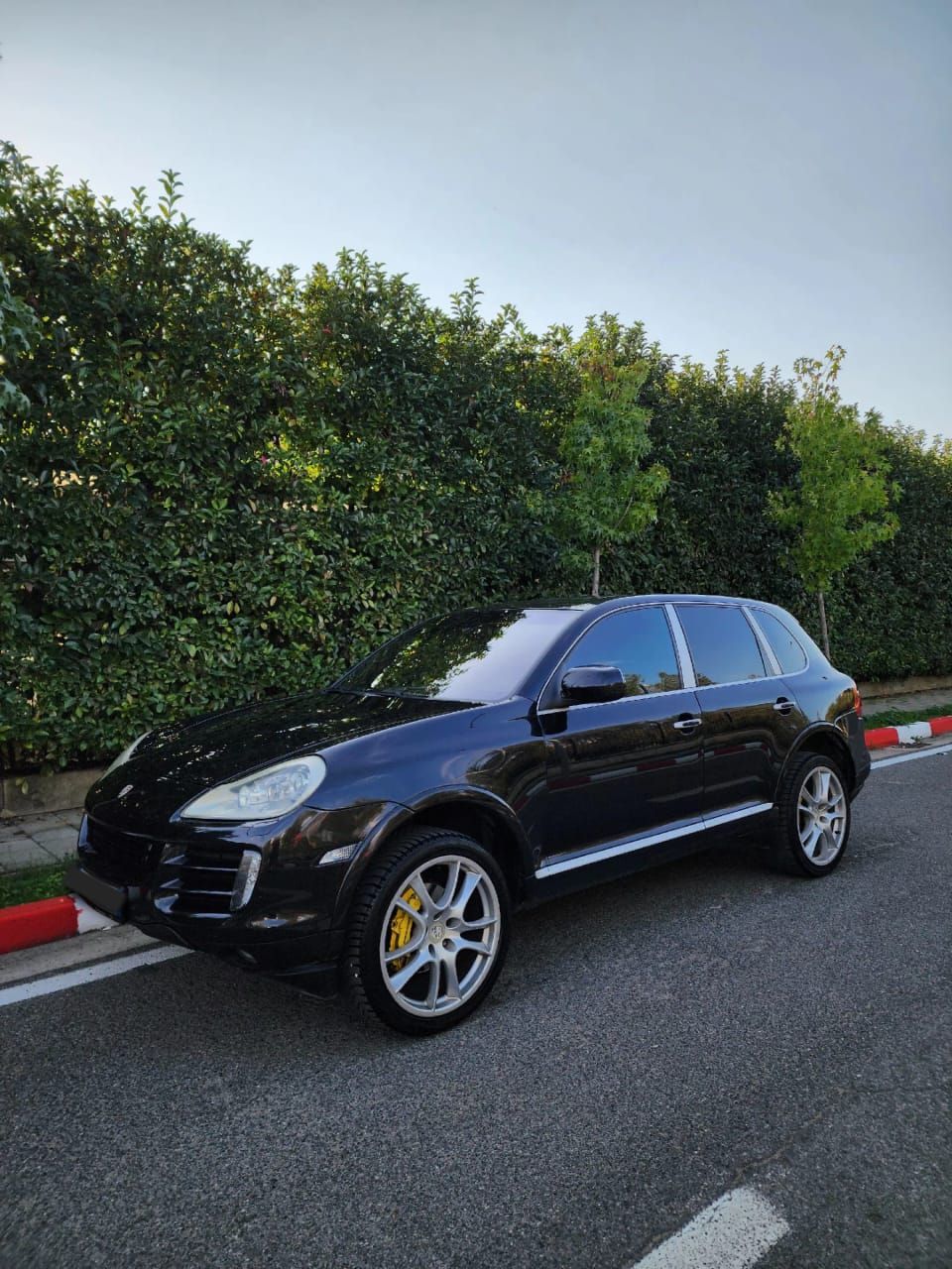 Porsche Cayenne - main photo