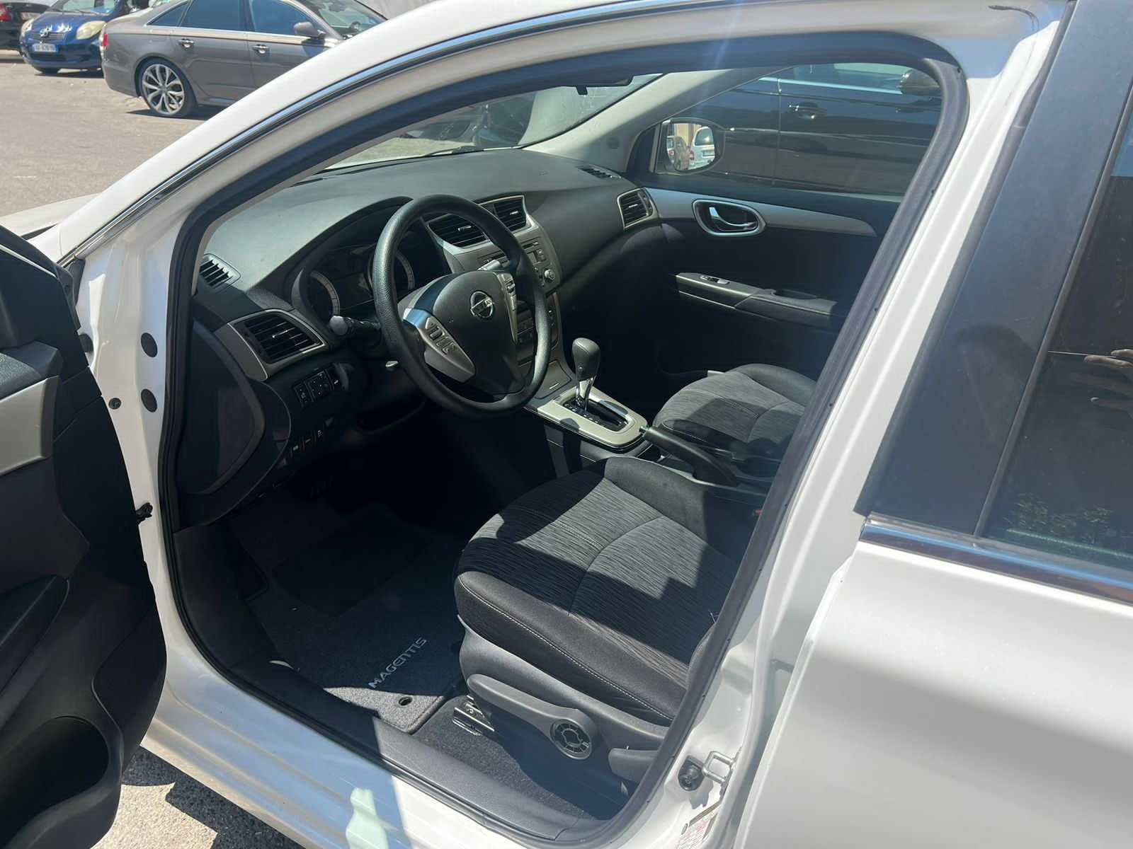 Nissan Sentra - side view