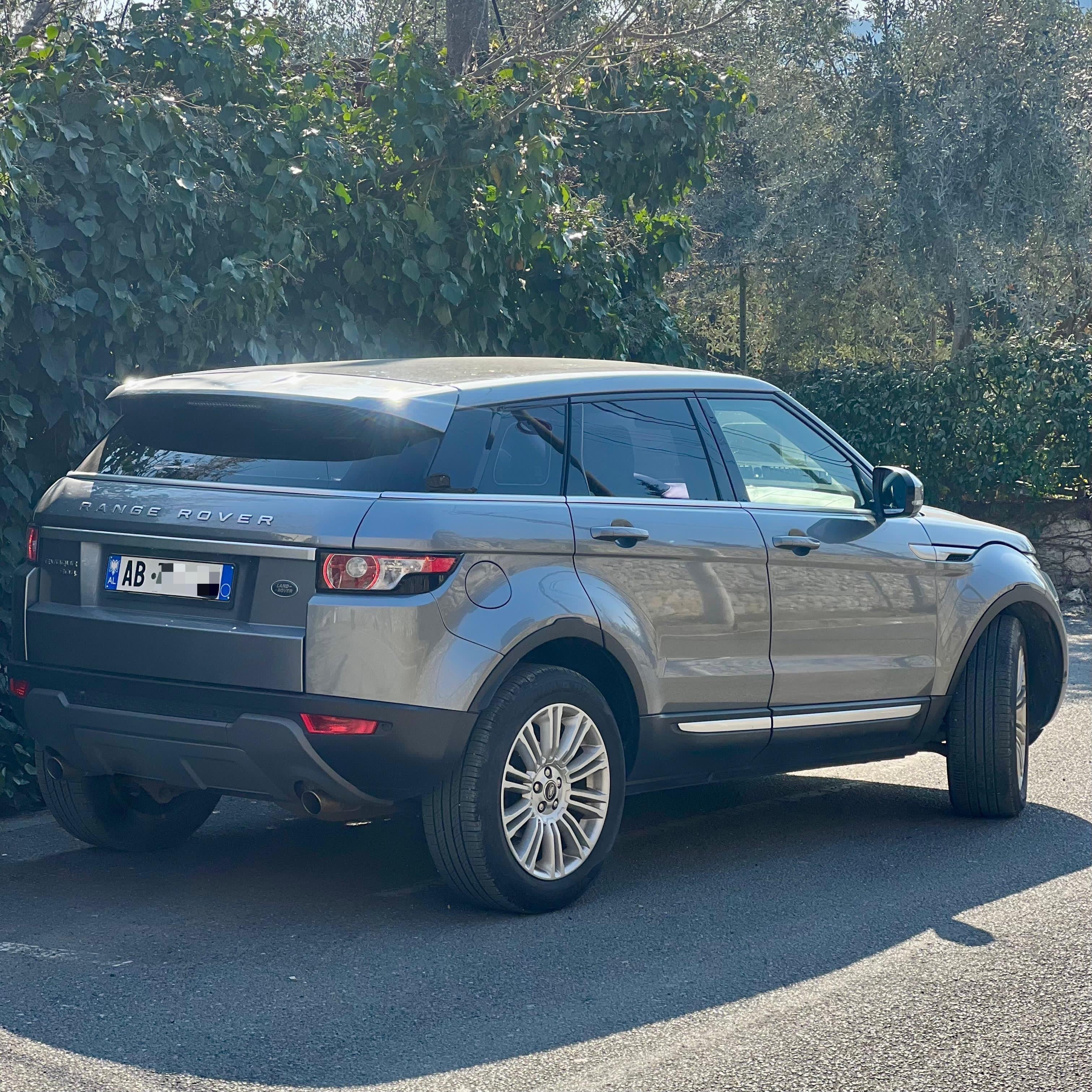 Land Rover Range Rover Evoque - side view