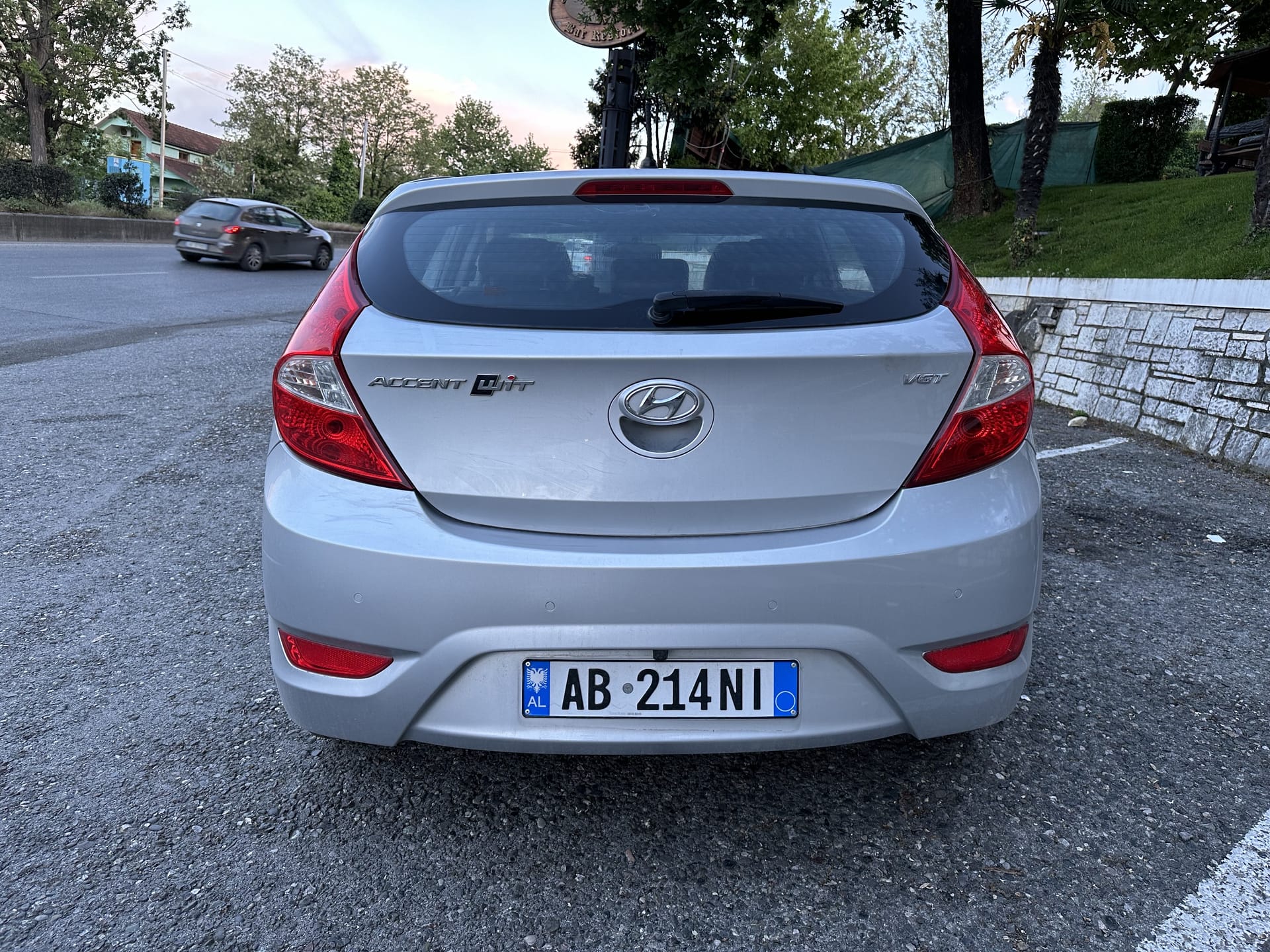 Hyundai Accent - side view