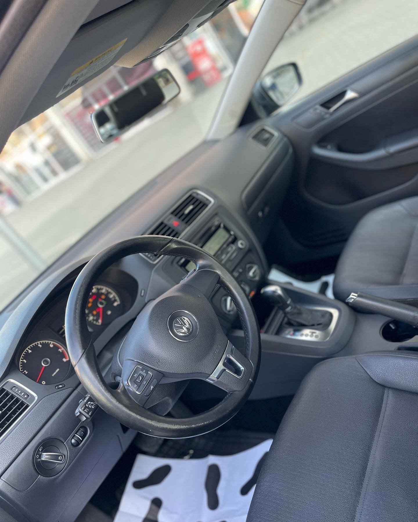 Volkswagen Jetta - main photo
