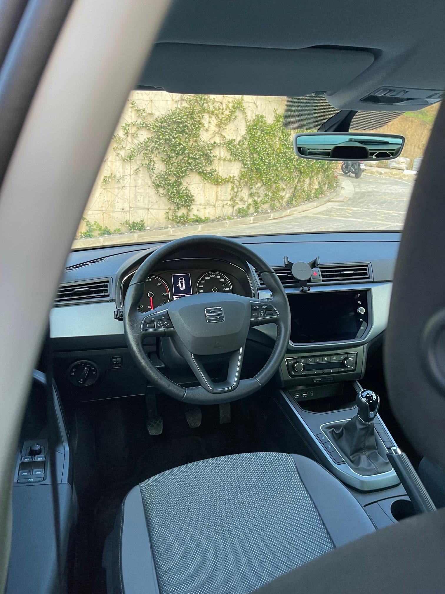 Seat Arona - side view