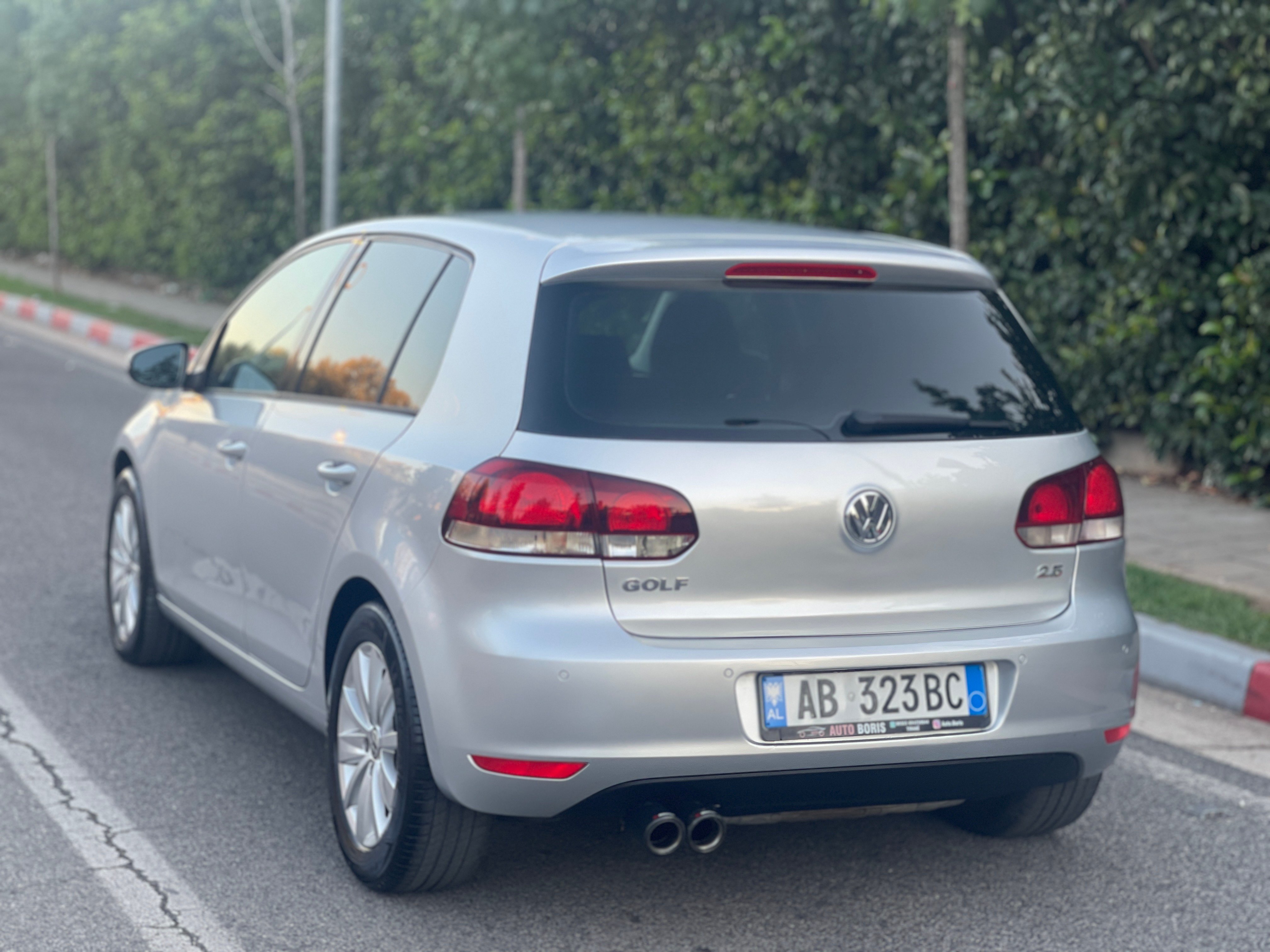 Volkswagen Golf - main photo