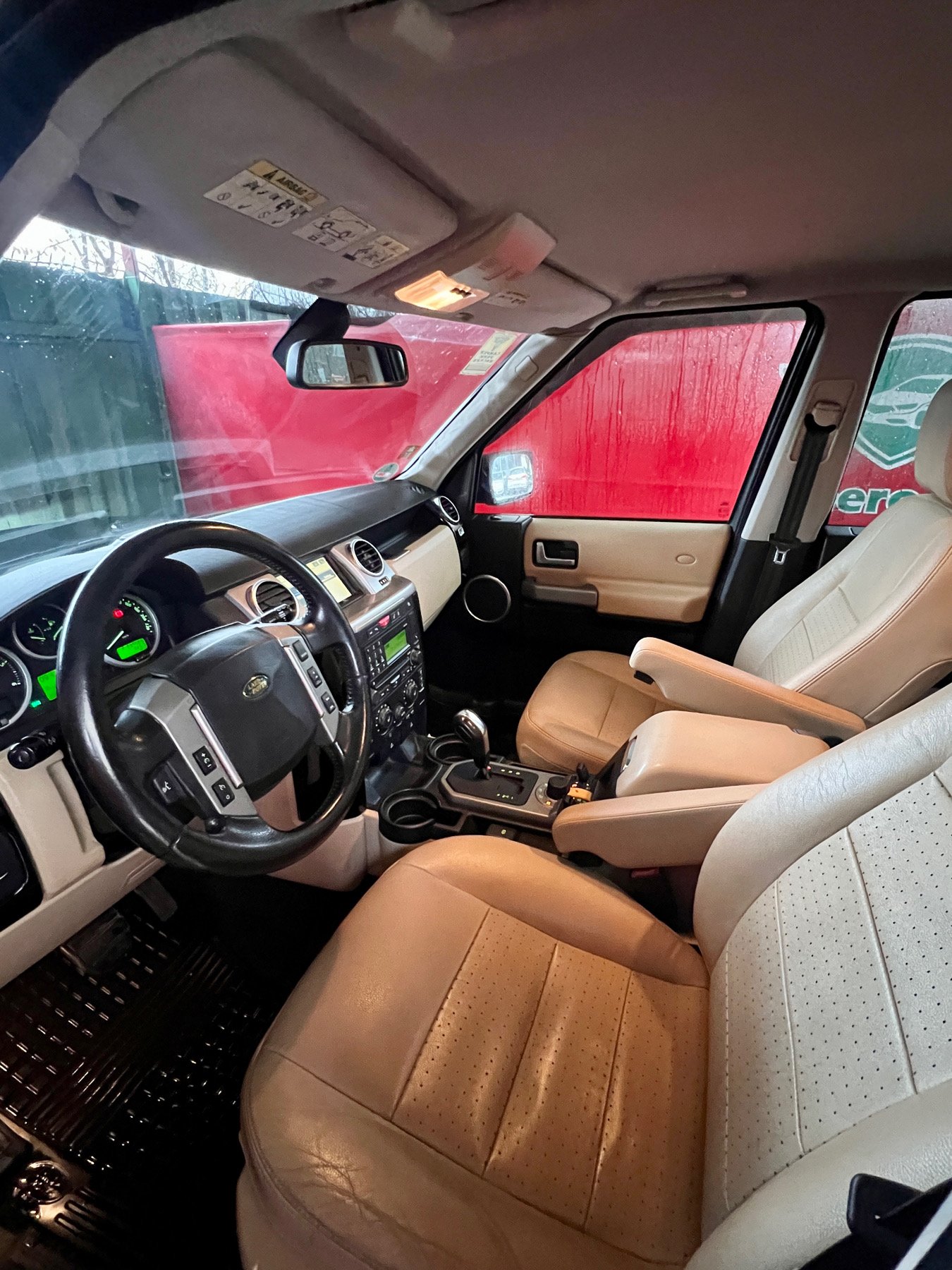 Land Rover LR3 - side view