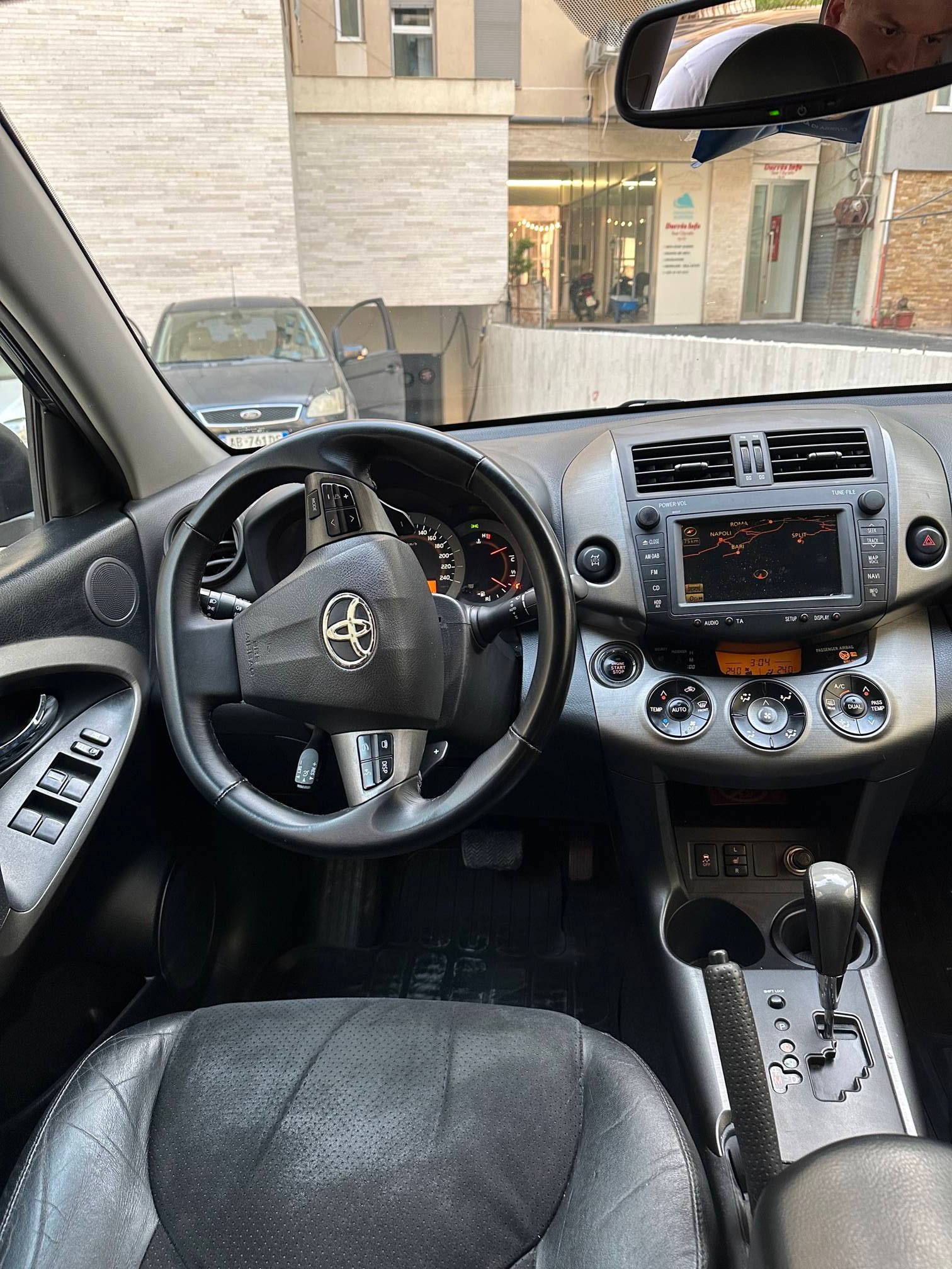 Toyota RAV4 - side view