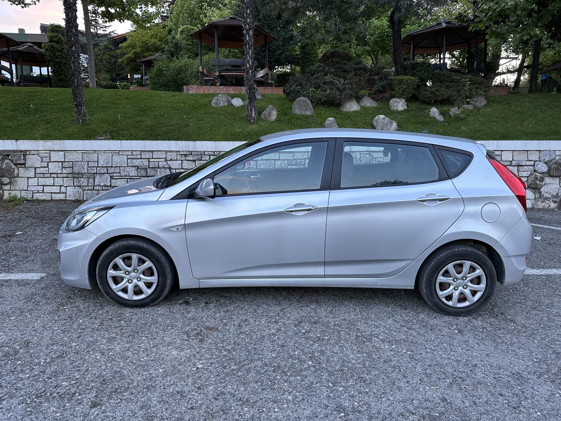 Hyundai Accent - main photo