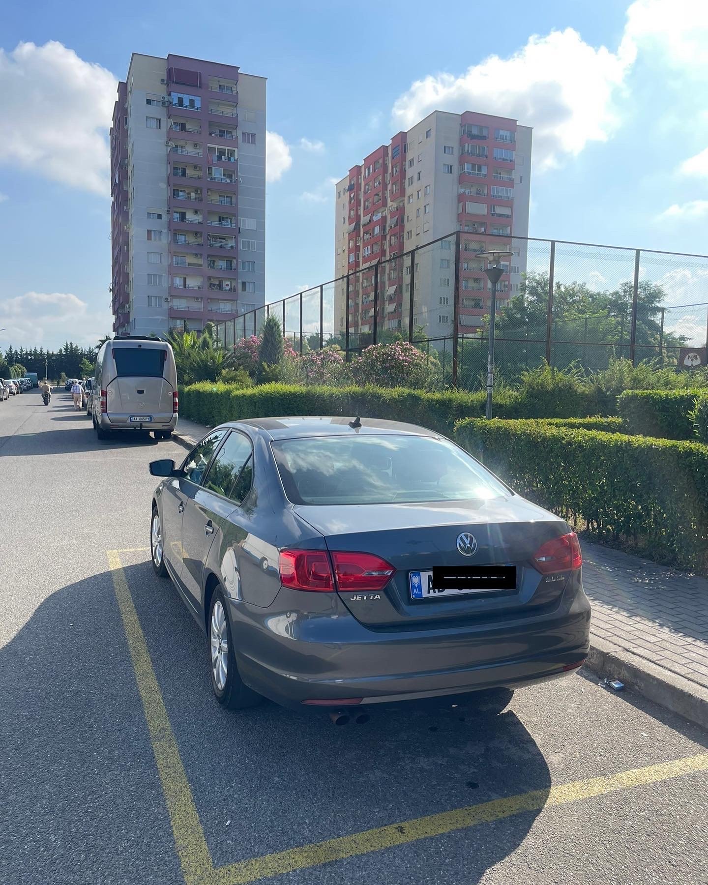 Volkswagen Jetta - side view