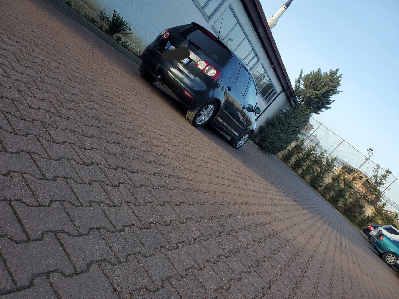 Volkswagen Golf Plus - side view