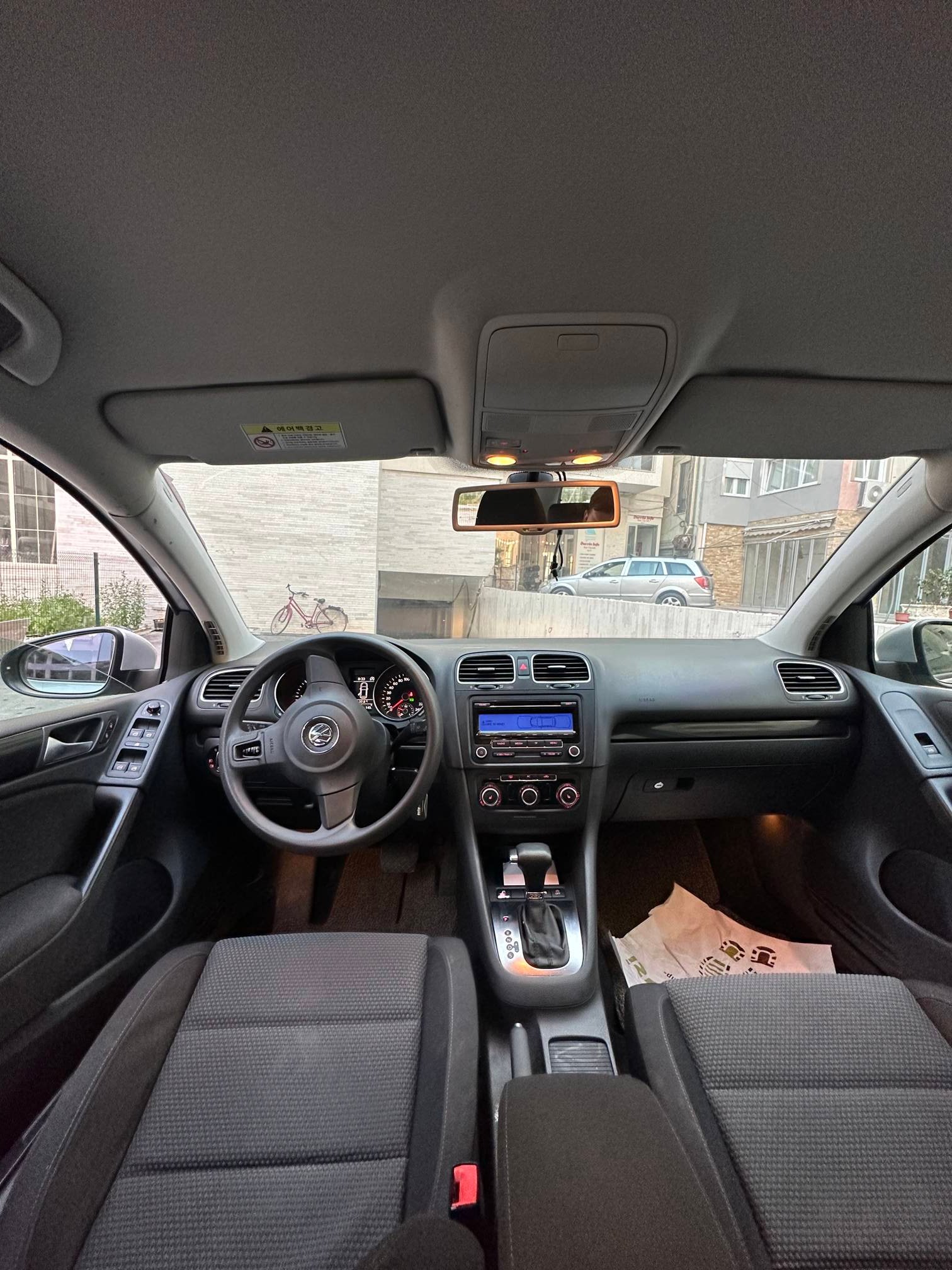 Volkswagen Golf - side view